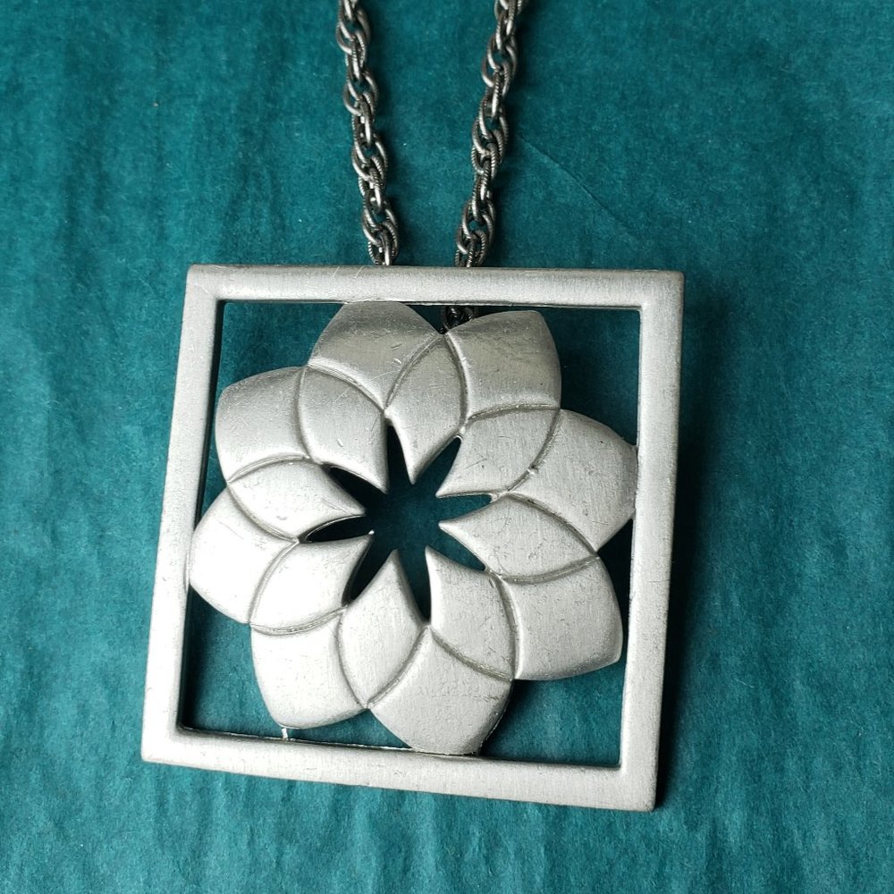 2/30$ Vintage Kelly Waters pewter flower pendant